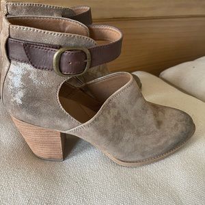 Sofft Ankle Boot Shoe Shimmer Buckle size 10